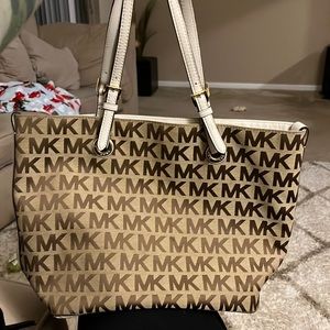 Michael kors jet set tote